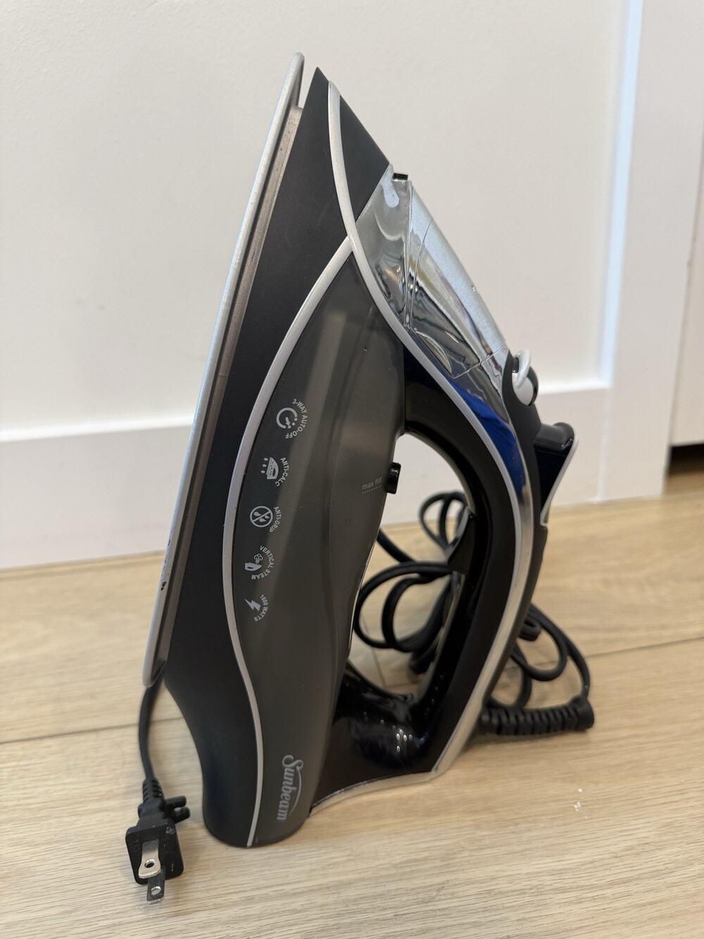 Sunbeam GCSBDS-209 AERO Ceramic Steam Iron 1600W Black Gray Tested Working